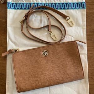 NWOT Tory Burch Robinson Pebbled Leather Crossbody